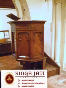 Mimbar-Gereja-Tingkat