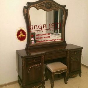 Meja-Rias-Gaya-Eropa