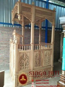 Mimbar-Masjid-Pintu-Samping-Meja-Kothib