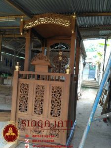 Model-Mimbar-Masjid-Pintu-Samping-Terbaru-Meja-Kaligrafi-