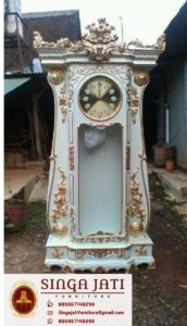 Almari-Jam-Hias-Bandul-Ukir-Mewah