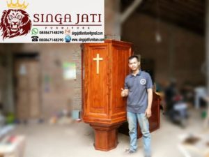 Mimbar-Gereja-Tingkat