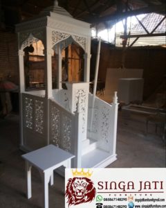 Mimbar-Masjid-Kubah-Ukir-Warna-Putih