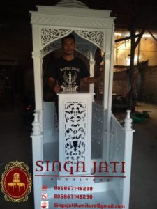 Mimbar-Masjid-Ukir-Warna-Putih