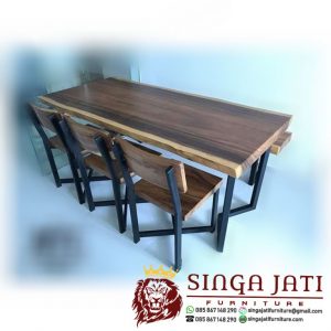 Meja-Makan-Trembesi-Kaki-Besi