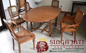 Meja-Makan-Antik-Minimalis-