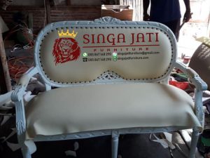 Kursi-Pelaminan-Sederhana-