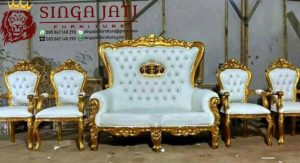 Kursi-Pelaminan-Syahrini