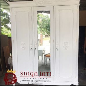 Lemari-Kaca-Minimalis-3-Pintu