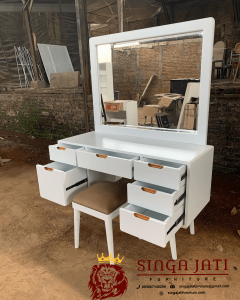 Meja-Rias-Set-Minimalis