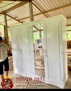 Lemari-Pakaian-4-Pintu-Mewah