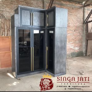 Lemari-Gantung-Pakaian