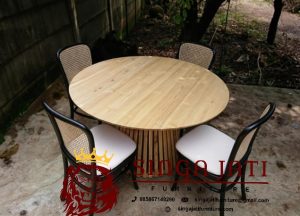 Meja-Makan-Teras-Bundar