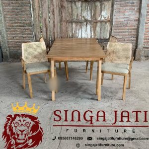 Meja-Makan-Teras-Simple