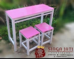 Meja-Makan-Dekat-Dapur