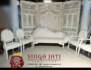 Gebyok-Dekorasi-Pelaminan-Kayu-Warna-Putih