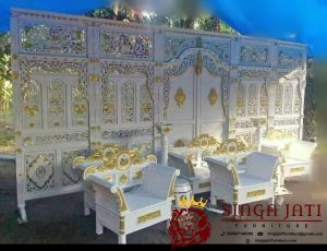 Gebyok-Dekorasi-Putih