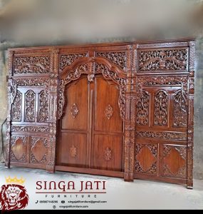 Gebyok-Pelaminan-Dekorasi-Kayu-Ukir-Warna-Coklat