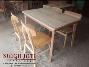Meja-Makan-Minimalis-4-Kursi-Harga-2-Jutaan-Kayu-Jati